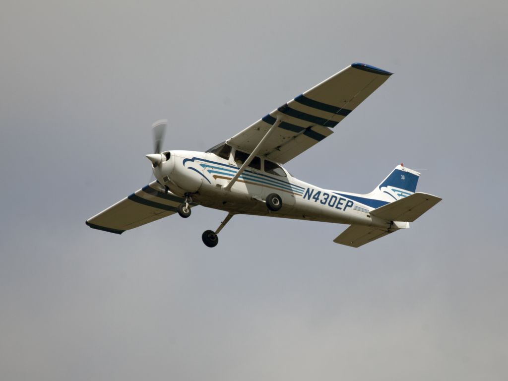 Cessna Cutlass RG (N430EP) - Take off runway 26.