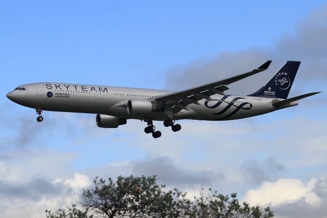 Airbus A330-300 (B-5928)