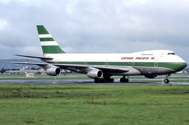 VR-HIE — - CATHAY PACIFIC AIRWAYS - BOEING 747-4H6 - REG : VR-HIE (CN 22872/566) - ADELAIDE INTERNATIONAL AIRPORT SA. AUSTRALIA - YPAD (11/6/1995)