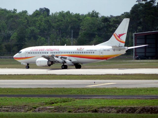 BOEING 737-300 (PZ-TCN)