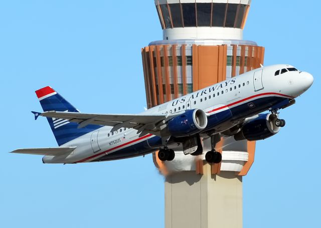 Airbus A319 (N752US)