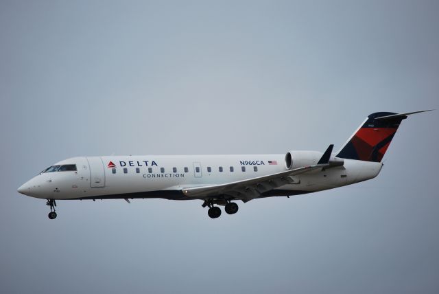 Canadair Regional Jet CRJ-200 (N966CA) - Final for 18L - 10/23/09