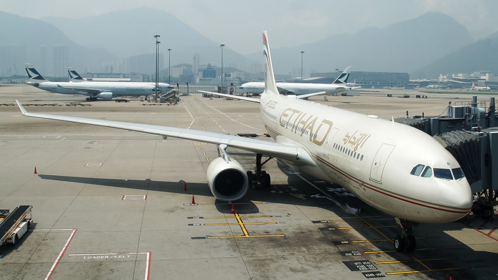 Airbus A330-200 (A6-EYP)