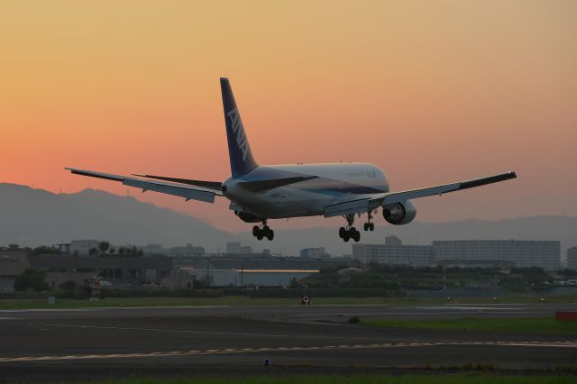 BOEING 767-300 (JA8669)