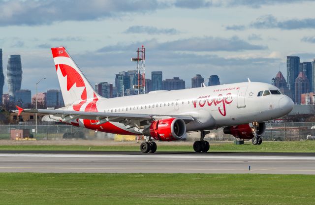 Airbus A319 (C-FYIY) - ROU1861 arrives from Orlando