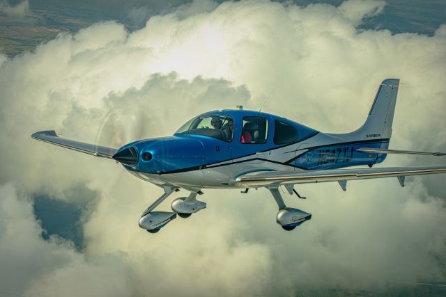 Cirrus SR-22 (N547TJ) - Taking a selfie in midair :-)