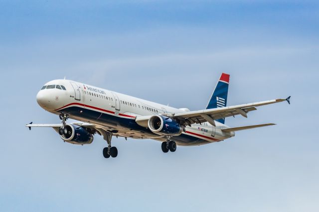 Airbus A321 (N578UW) - An American Airlines A321 in US Airways retro livery landing at PHX on 3/11/23. Taken with a Canon R7 and Canon 100-400 EF L II lens.