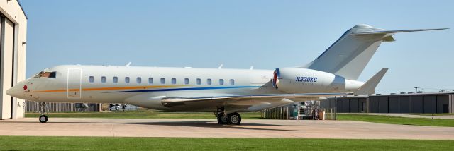 Bombardier Global Express (N330KC)