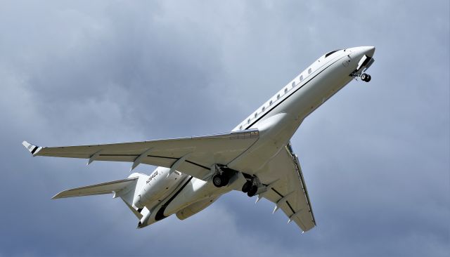 Bombardier Global Express (N284DS)