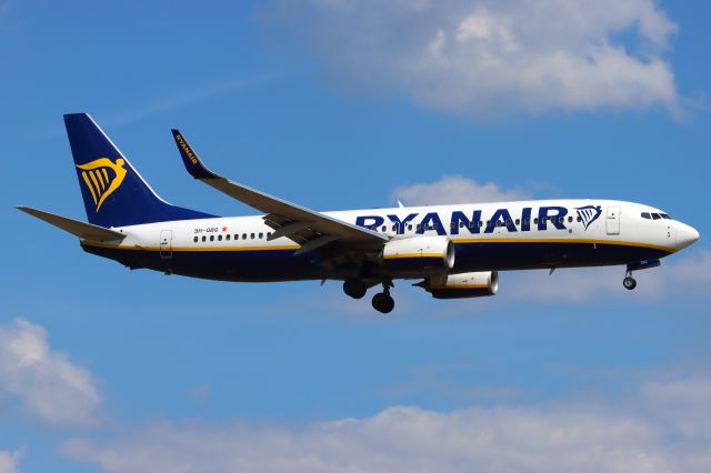 Boeing 737-800 (9H-QBQ)