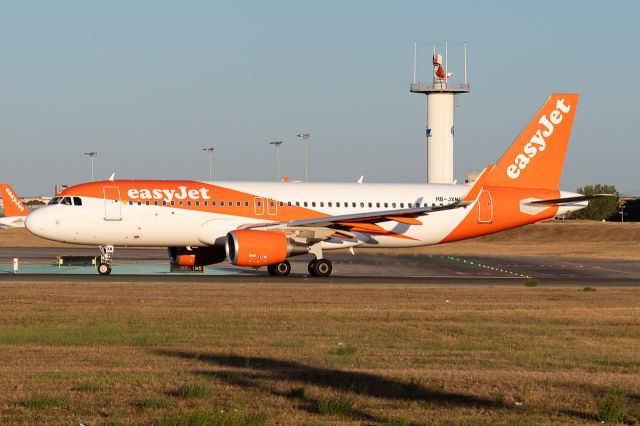 Airbus A320 (HB-JXM)