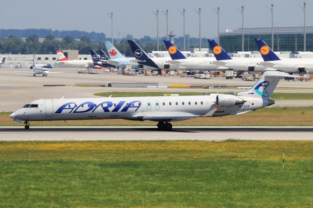 Canadair Regional Jet CRJ-900 (S5-AAN)