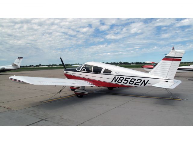 Piper Cherokee (N8562N)