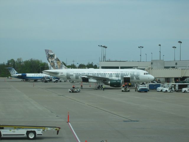 Airbus A319 (N941FR)