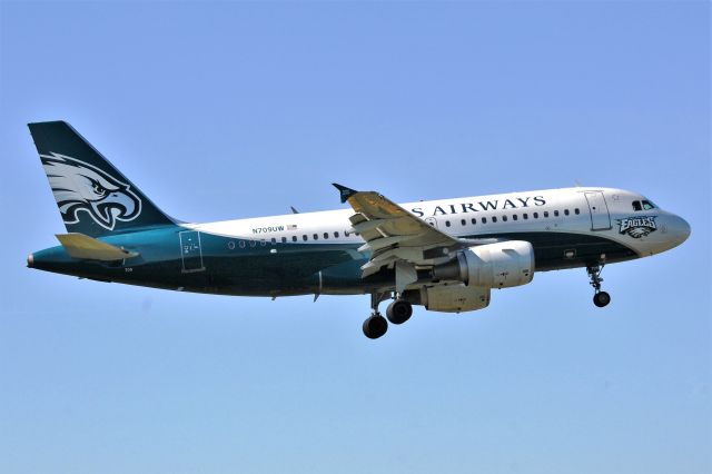 Airbus A319 (N709UW)