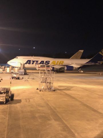 Boeing 747-400 (N464MC) - Atlas 747-400F on KIAH cargo ramp