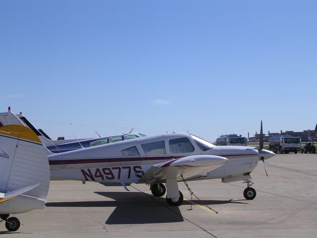 Piper Cherokee (N4977S)