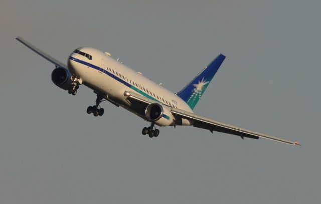 BOEING 767-200 (N767A) - 19/12/2013br /lANDING 25