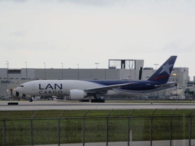 BOEING 777-200LR (N778LA)