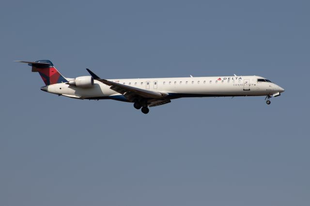 Canadair Regional Jet CRJ-900 (N310PQ)