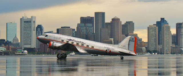 Douglas DC-3 (NC17334)