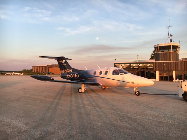 Eclipse 500 (N229BW) - Eclipse 550 N229BW in Collingwood, Ont as part of the Eclipse Demonstration Team Tour. 7/2016