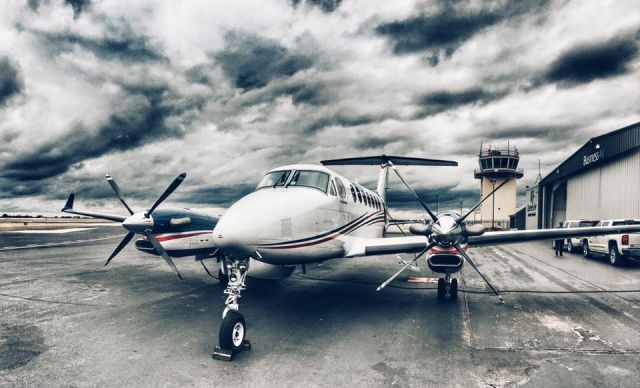 Beechcraft Super King Air 350 (N858EB) - KDTO Airport