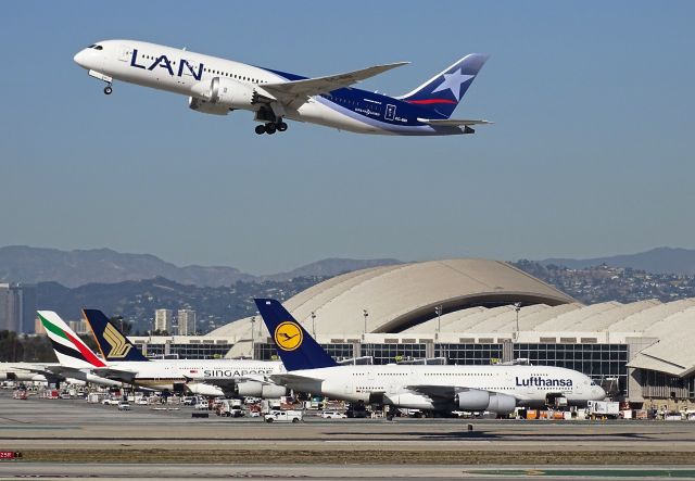 Boeing 787-8 (CC-BBN)