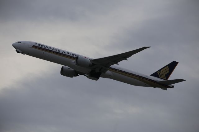 BOEING 777-300ER (9V-SWB)