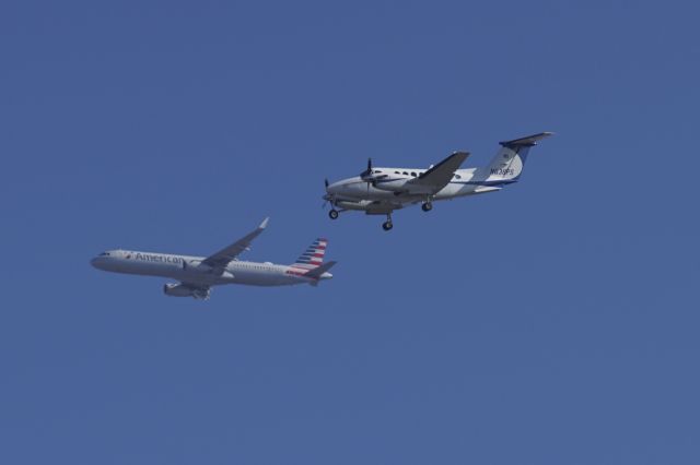 Beechcraft Super King Air 200 (N838PS) - Beechcraft Super King Air 200 landing at KGKY with an Airbus A321 approaching KDFW