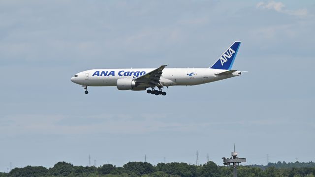 Boeing 777-200 (JA771F) - 11.Aug.2024br /Narita International Airport Terminal-2.br /ALL NIPPON AIRWAYS Boeing 777(JA771F )br /br /Randing at RWY34R(B).