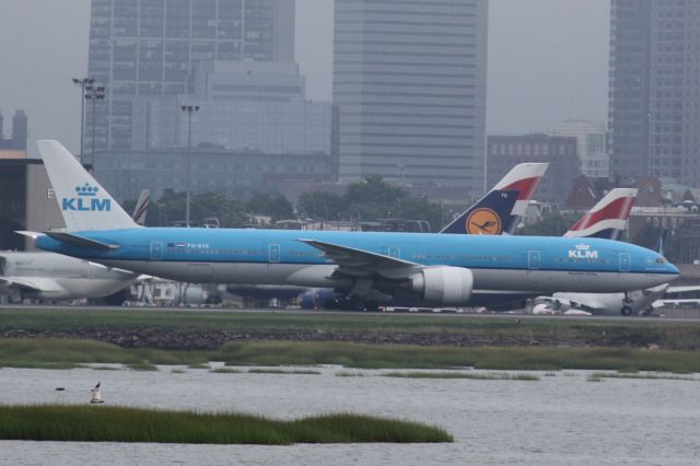 BOEING 777-300ER (PH-BVK)