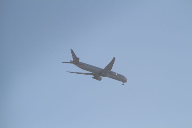 BOEING 777-300 (N725AN) - APPROACH 24R KLAX