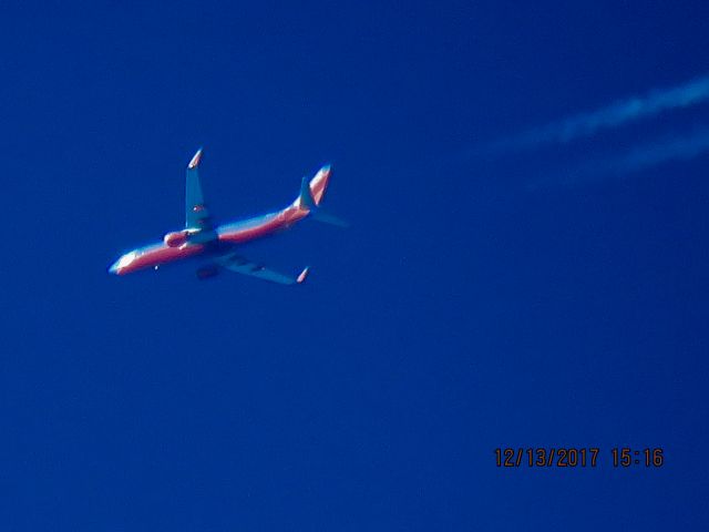 Boeing 737-800 (N8637A)