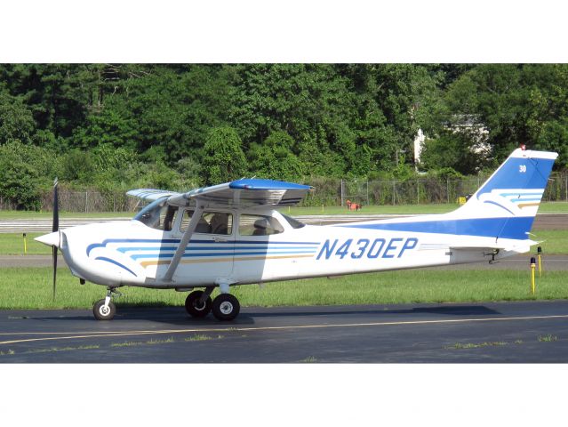 Cessna Skyhawk (N430EP)