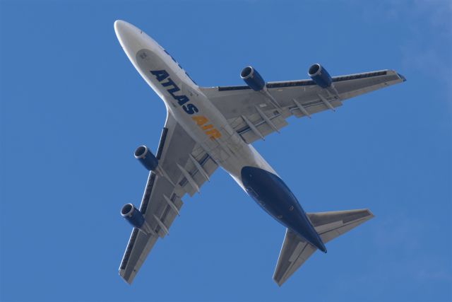 Boeing 747-400 (N409MC)