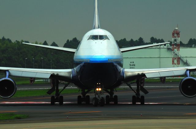 Boeing 747-400 (N175UA)