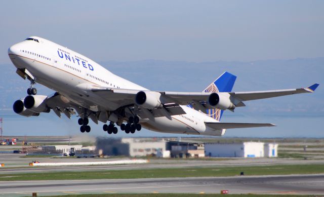 Boeing 747-400 (N180UA)