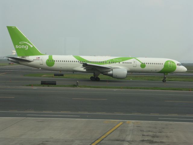 Boeing 757-200 (N648DL)