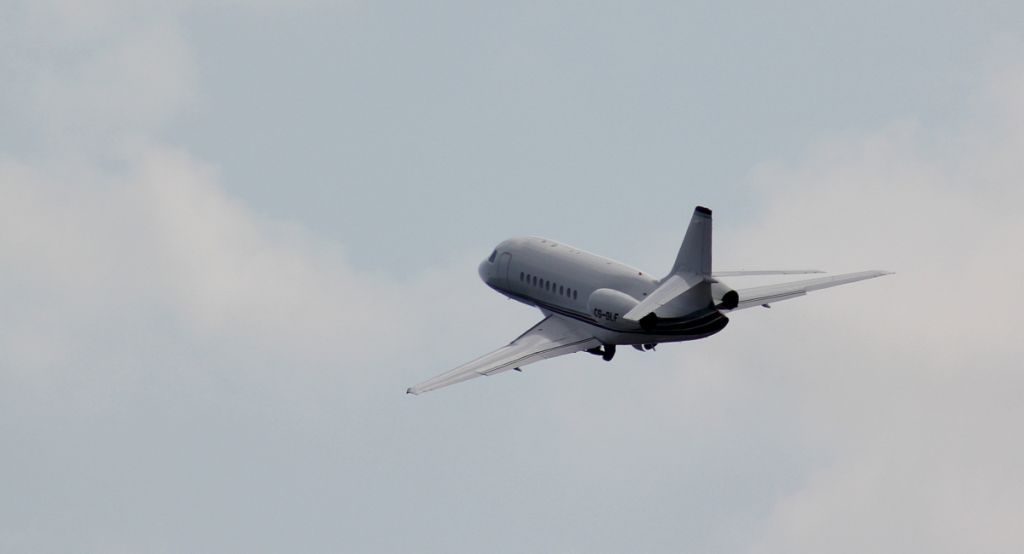Dassault Falcon 2000 (CS-DLF) - TAKE OFF PIST 17 , 14/8/2013