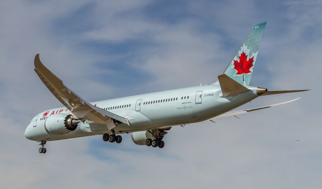 Boeing 787-9 Dreamliner (C-FNOE) - On short finals for runway 23 at YYZ