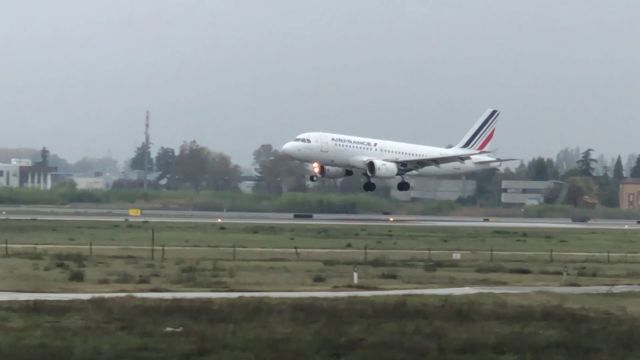 Airbus A319 (F-GRXJ) - CDG / LFPG - BLQ / LIPE