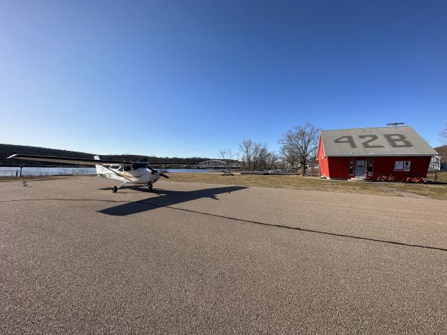 Cessna Skyhawk (N172EF)