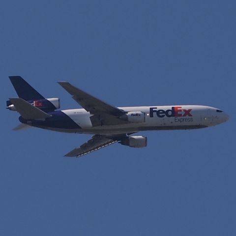 McDonnell Douglas DC-10 (N313FE) - On final to runway 27.