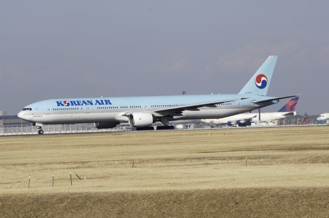 BOEING 777-300 (HL7533) - Departure at NRT Airport R/W34L on 2012/01/04