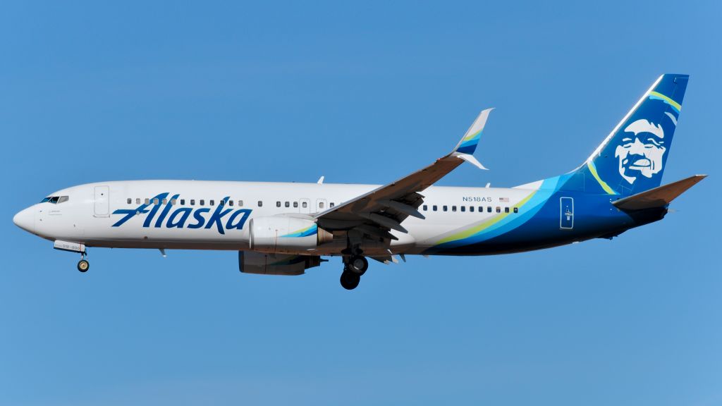 Boeing 737-800 (N518AS)