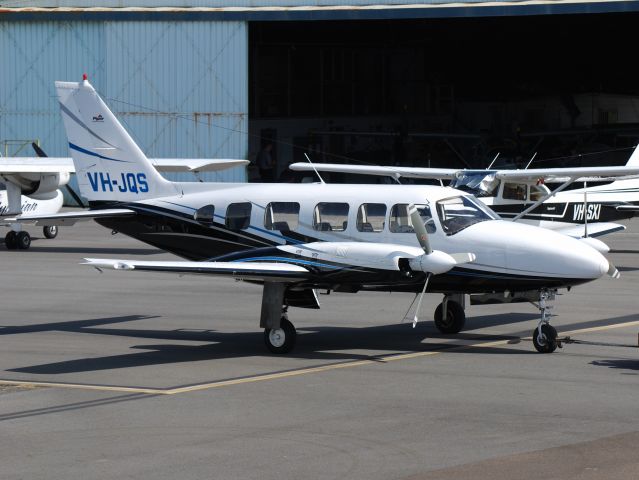 Piper Navajo (VH-JQS)