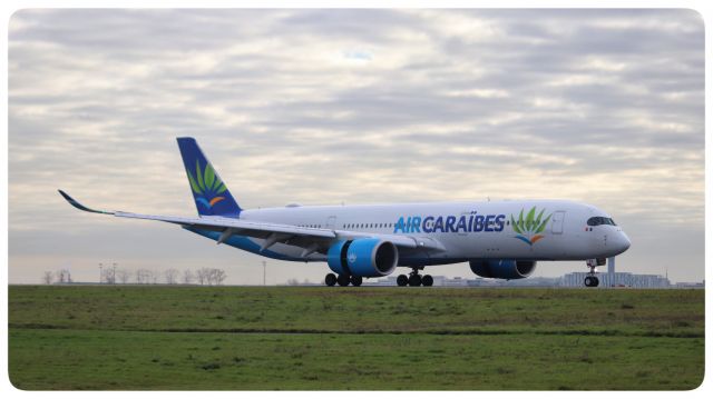 Airbus A350-900 (F-HHAV) - Atterrissage piste 27 droite.