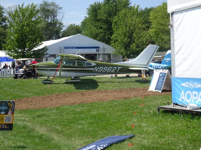 Cessna Skylane (N9962T)