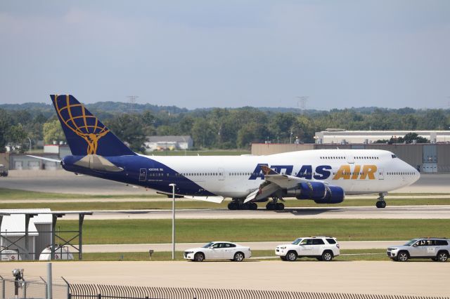 Boeing 747-400 (N322SG) - Super-rare appearance of the pax variant of the Queen of the Skies to Indy!